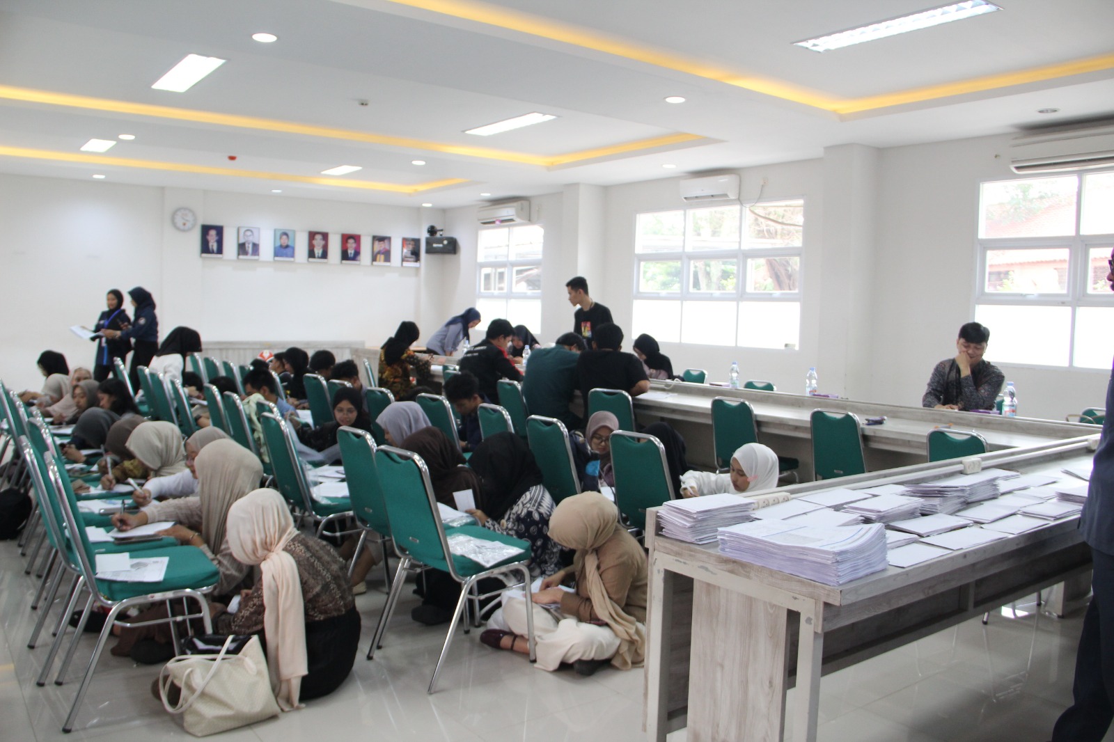 146 Mahasiswa Kampus UPI di Cibiru Resmi Terima Buku Tabungan, Akses ...