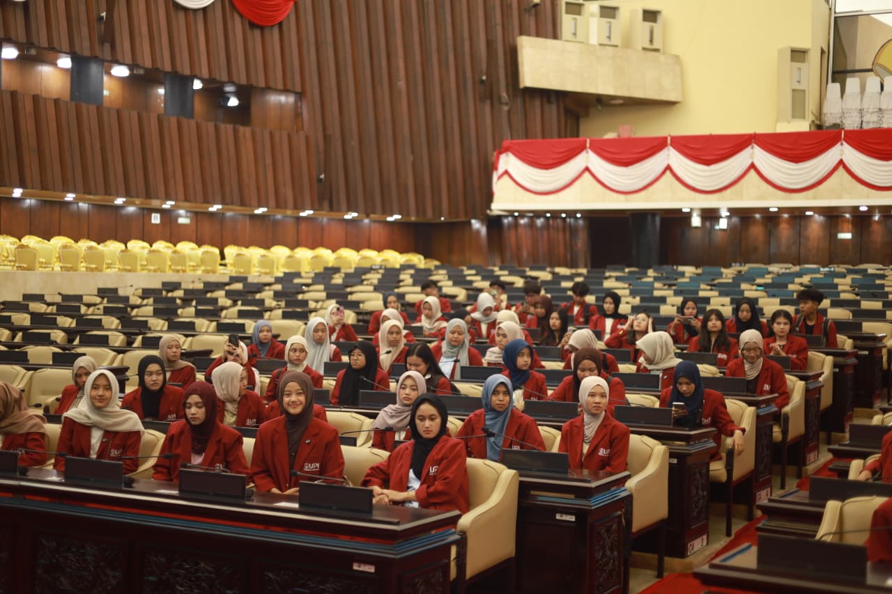 Kunjungan Edukatif Mahasiswa UPI Cibiru ke Komisi I DPR RI: Belajar ...
